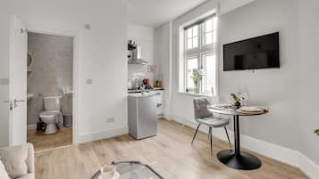 Apartment, 2 Bedrooms, Non Smoking, Kitchenette | Living area | 50-inch flat-screen TV with cable channels