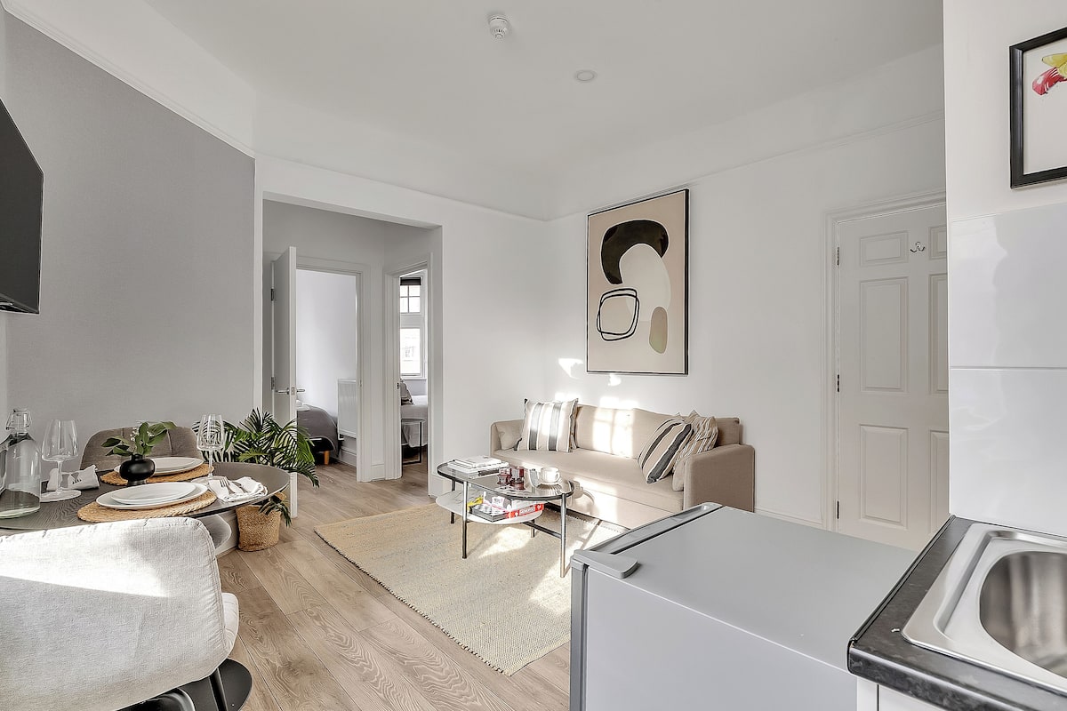 Apartamento, 2 habitaciones, no fumadores, cocina básica | Cocina privada | Frigorífico, microondas, placa de cocina y lavavajillas