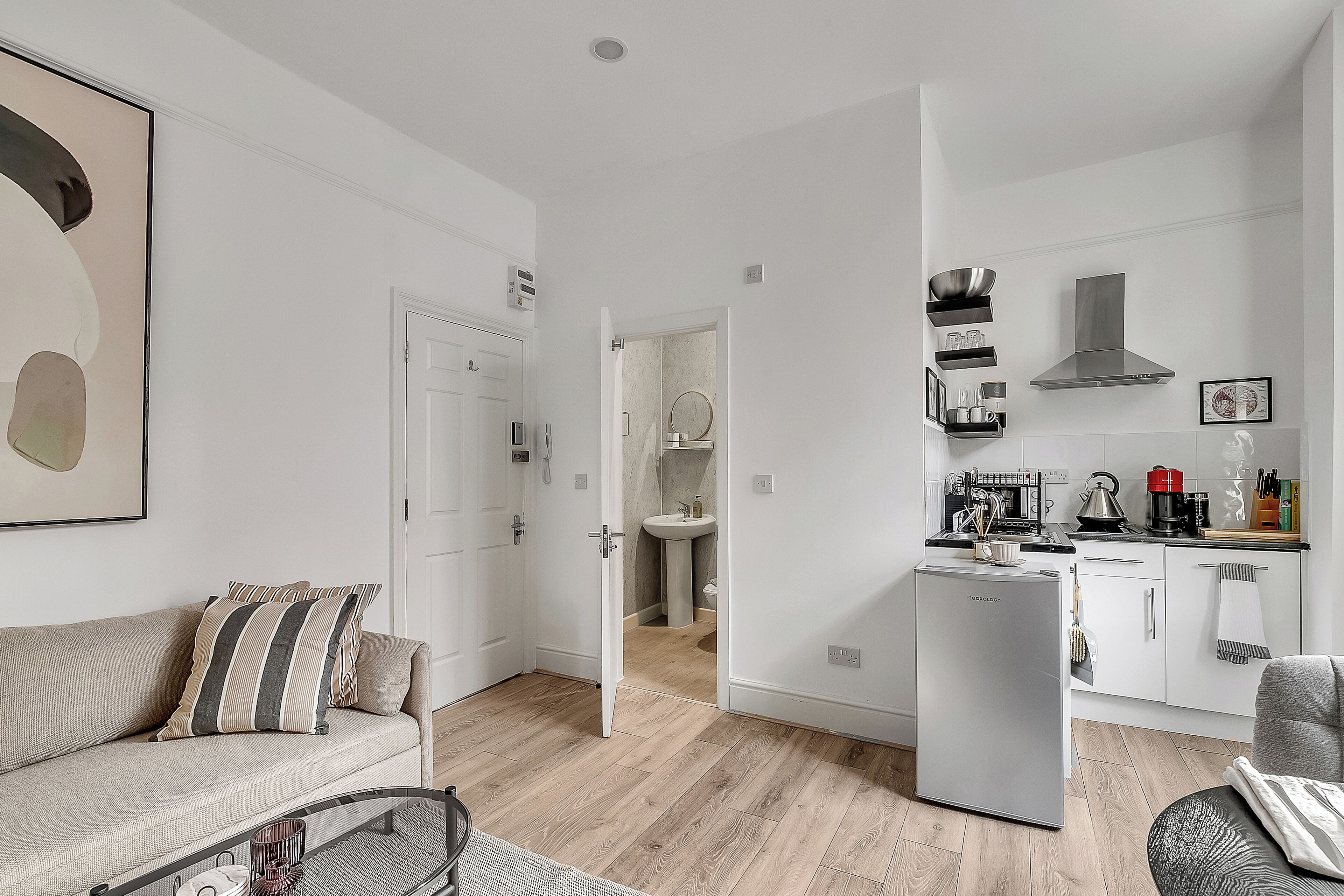 Apartment, 2 Bedrooms, Non Smoking, Kitchenette | Living area | 50-inch flat-screen TV with cable channels