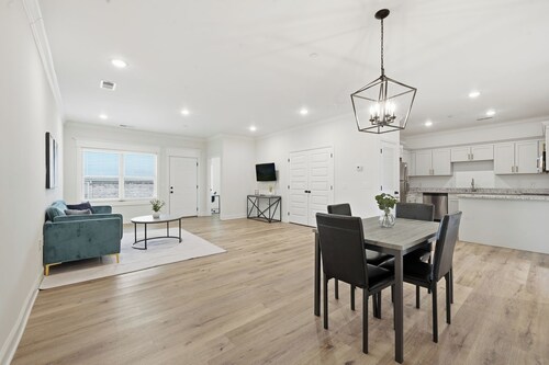 Relaxing 2BR Home w/ Contemporary Style