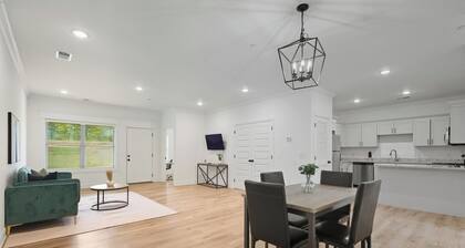 Modern 2BR/2BA Retreat · Bright & Airy