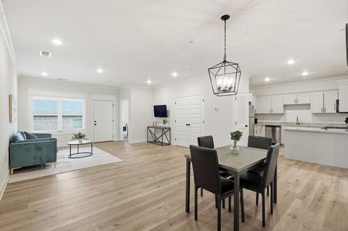 Stylish 2BR/2BA Stay · Open Layout