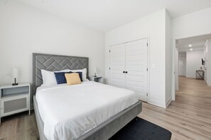 Bureau, fer et planche à repasser, lit parapluie, Wi-Fi gratuit