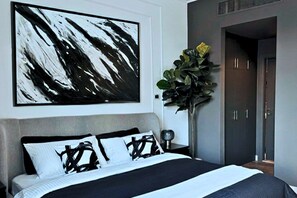 Room - Luxe 1-BR w/ Pool Sunset Balcony View in The Greens (Dubai)