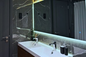 Bathroom - Luxe 1-BR w/ Pool Sunset Balcony View in The Greens (Dubai)