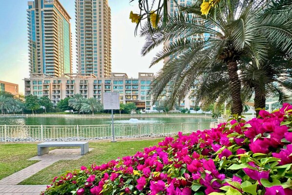 المنطقة المحيطة بالمنشأة