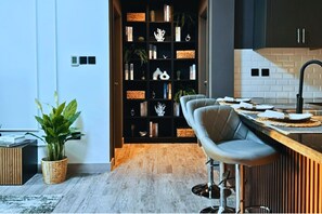 Dining - Luxe 1-BR w/ Pool Sunset Balcony View in The Greens (Dubai)