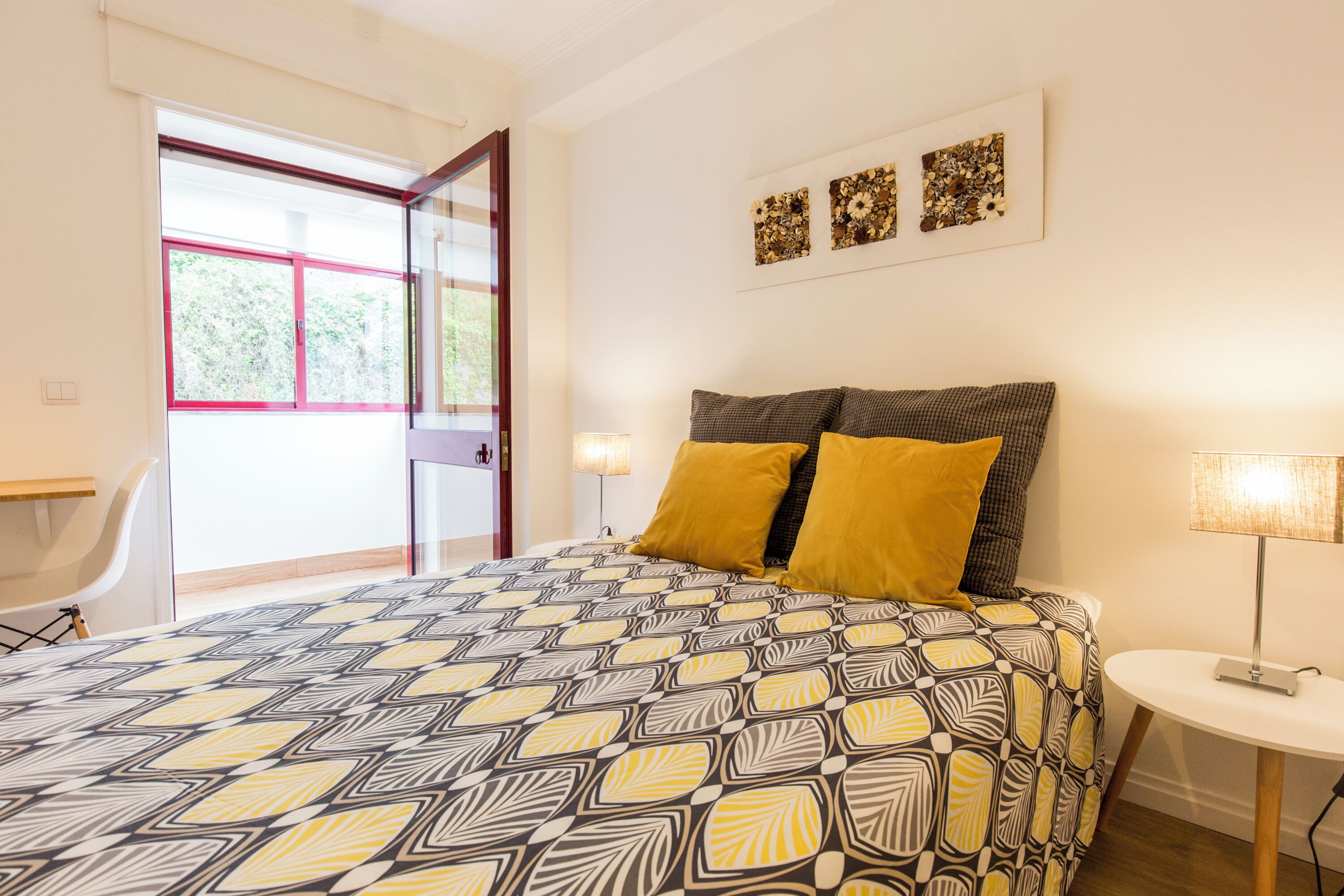 Cortinas blackout, tabla de planchar con plancha y wifi gratis 