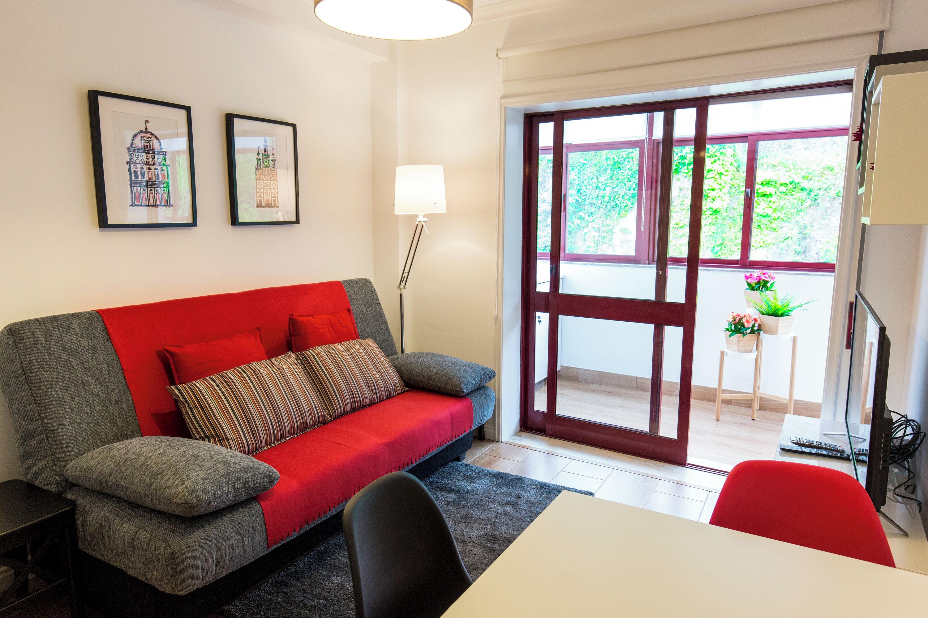 Classic Apartment, City View | Living area