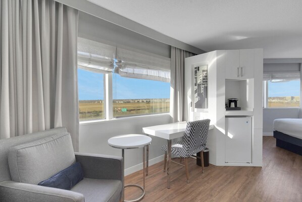 Interior - World of Blue: Beautiful King Hotel Room (East Rutherford)