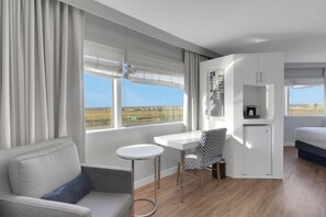 Interior - World of Blue: Beautiful King Hotel Room (East Rutherford)