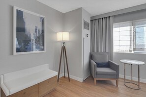 TV, offices - World of Blue: Beautiful King Hotel Room (East Rutherford)