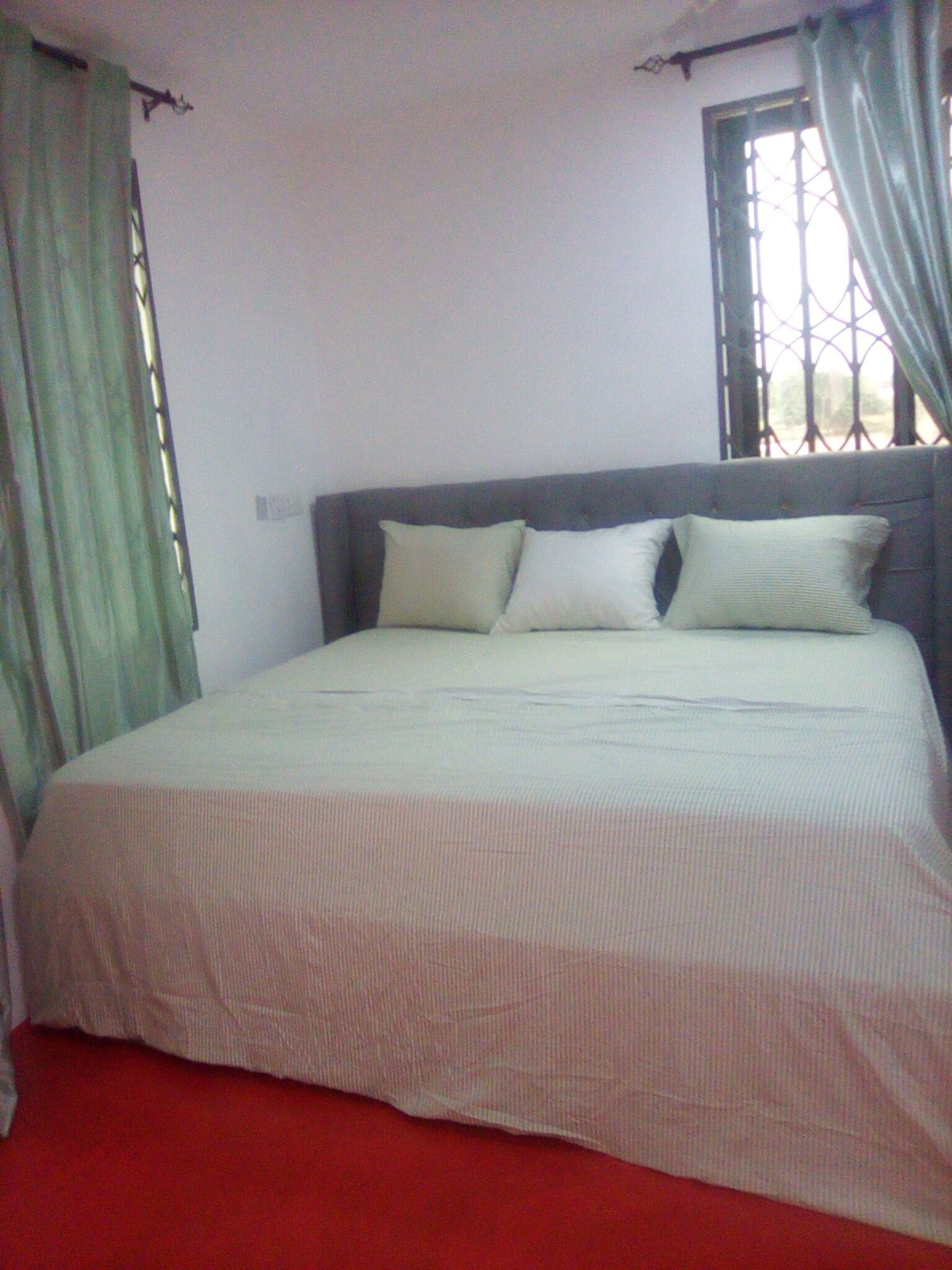 Bureau, espace de travail pour ordinateur portable, Wi-Fi gratuit