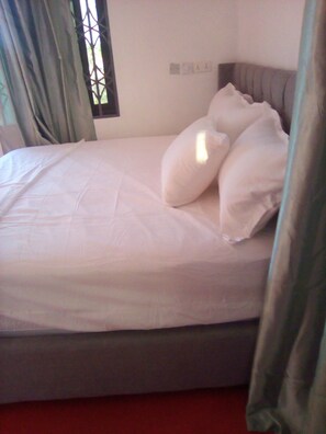 Double Room, Sea View | Desk, free WiFi - Regal Royal Suites (Accra)