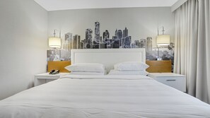 Tabla de planchar con plancha, wifi gratis y ropa de cama 