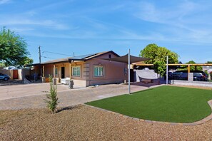 House (3 Bedrooms) | Interior - Home in Great Location - AC, W & D, Dog Friendly (Phoenix)