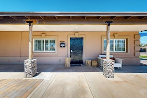 House (3 Bedrooms) | Interior - Home in Great Location - AC, W & D, Dog Friendly (Phoenix)