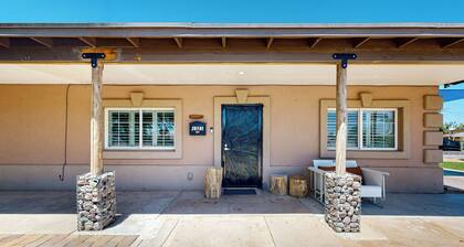 4 Mi to Dtwn: Pet-friendly Getaway in Phoenix