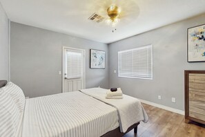 House (3 Bedrooms) | Interior - Home in Great Location - AC, W & D, Dog Friendly (Phoenix)