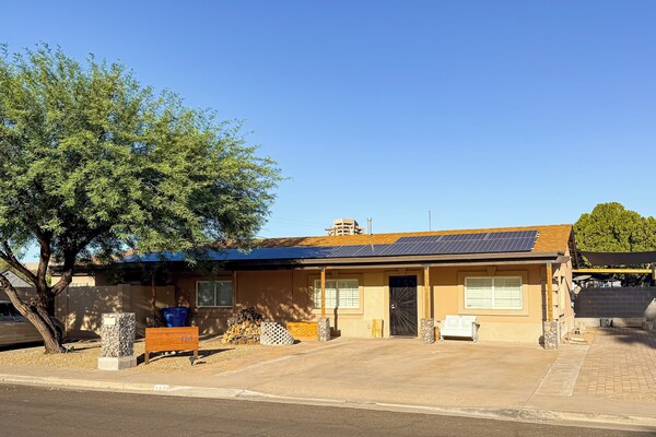 4 Mi To Dtwn: Pet-friendly Getaway In Phoenix - Phoenix, AZ
