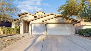 House (5 Bedrooms) | Interior