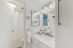 Interior - Mtn-view Balcony: Condo 6 Mi to Dtwn Phoenix (Phoenix)