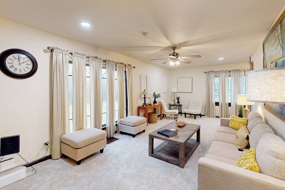 3BR Private Stay w/ Game Room & Fireplace - McCordsville, IN