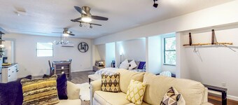 Modern Dog-friendly Apartment - Kitchenette & Yard