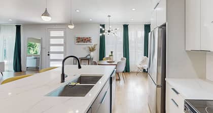 Modern Dallas Retreat 5 Mi to Dtwn: Pets Welcome