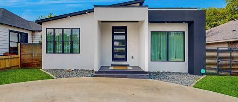 House (3 Bedrooms) | Front of property