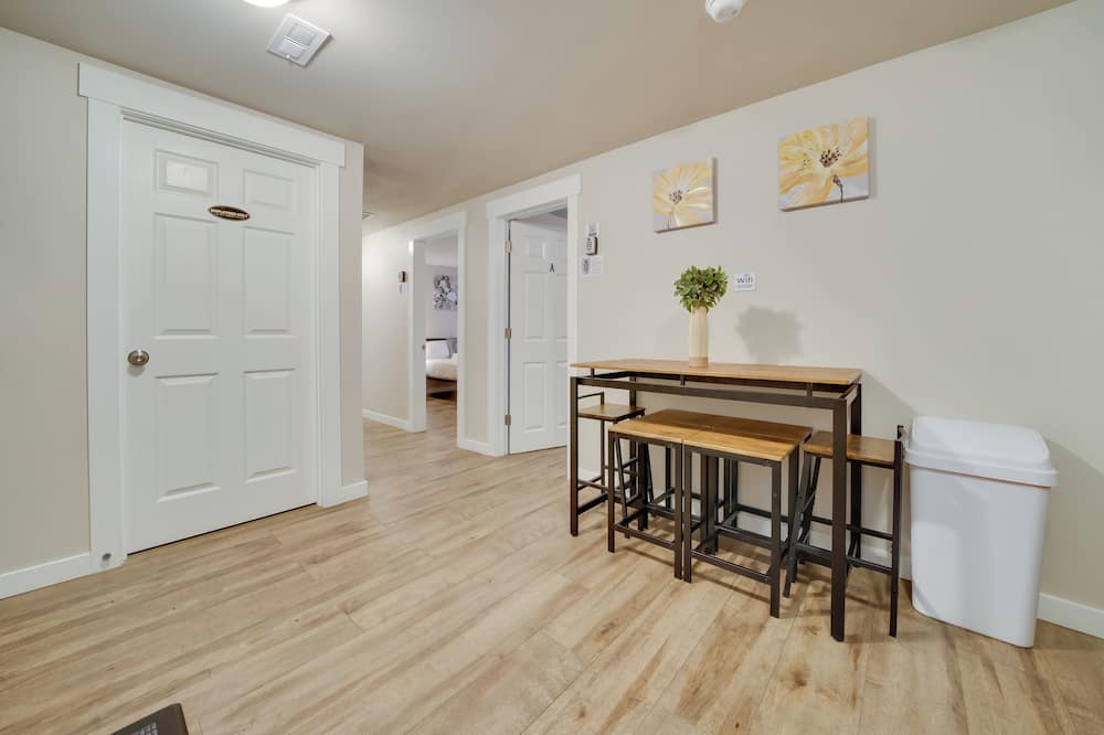 Walk to Light Rail: Quiet Judkins Park Home Base!