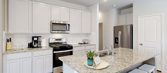 Patio Dining & Yard: Porter Escape, 3 Mi to Golf