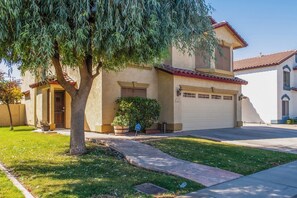 House (Multiple Bedrooms) | Interior - Spacious, Fully Equipped 5BR Home w/ Pool (Glendale)