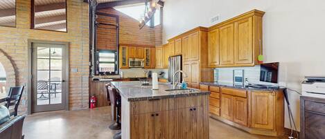 House (3 Bedrooms) | Interior