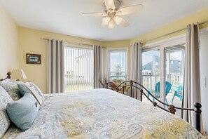 Apartment (2 Bedrooms) | Interior - Walk to the Sand! Ocean-view Galveston Townhome (Galveston)