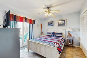 Apartment (2 Bedrooms) | Interior - Walk to the Sand! Ocean-view Galveston Townhome (Galveston)