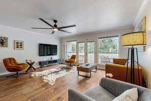 Front of property - Lakeside Getaway w/ Patio on Lady Bird Lake (Austin)