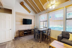 Apartment (1 Bedroom) | Interior - 1BR Townhome w/ Spa Access Near Trails (Mammoth Lakes)