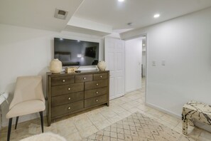 Apartment (1 Bedroom) | Interior - 1 Mi to the Metro! Centrally Located Apt Near DC (Silver Spring)