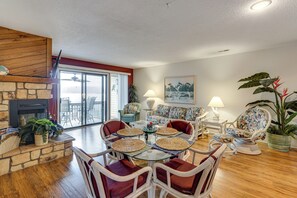 Apartment (2 Bedrooms) | Interior - Main Channel View! Condo w/ Dock & Pool Access (Lake Ozark)