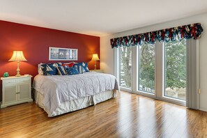 Apartment (2 Bedrooms) | Interior - Main Channel View! Condo w/ Dock & Pool Access (Lake Ozark)