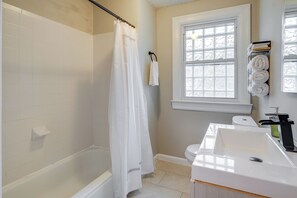 Apartment (1 Bedroom) | Interior - Easy Metro Access: Wfh-friendly Apt 7 Mi to DC! (Silver Spring)