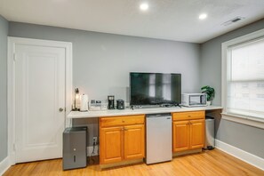 Apartment (1 Bedroom) | Interior - Easy Metro Access: Wfh-friendly Apt 7 Mi to DC! (Silver Spring)
