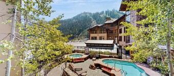 Ski-in/ski-out Condo w/ Views in Olympic Valley