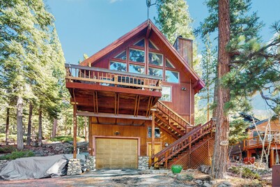 2BR Dog-friendly Cabin w/ Lake Views