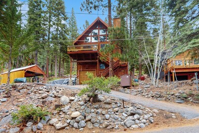 2BR Dog-friendly Cabin w/ Lake Views