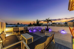 Apartment (4 Bedrooms) | Front of property - Walk to Hollywood Beach: Luxury Family Getaway! (Hollywood)
