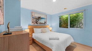 3 bedrooms, iron/ironing board, WiFi, bed sheets - Aldebaran Road Beach House - perfect family coastal getaway, your search ends here (Ocean Grove)