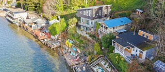 퓨젓 사운드 해안가의 1베드룸 워터프런트 코티지