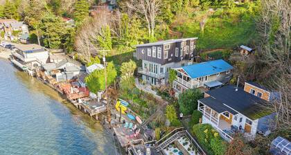 1 BR Waterfront Cottage on the Puget Sound